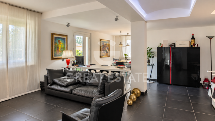 Image No.2-6 Bed Villa for sale
