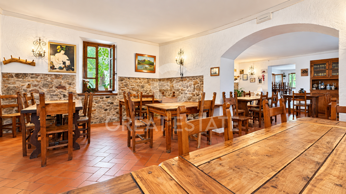 Image No.21-6 Bed Farmhouse for sale