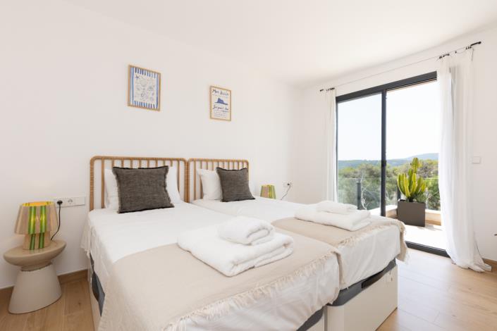 Image No.12-4 Bed Villa / Detached for sale