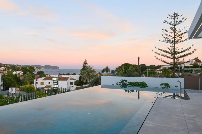Image No.2-5 Bed Villa for sale