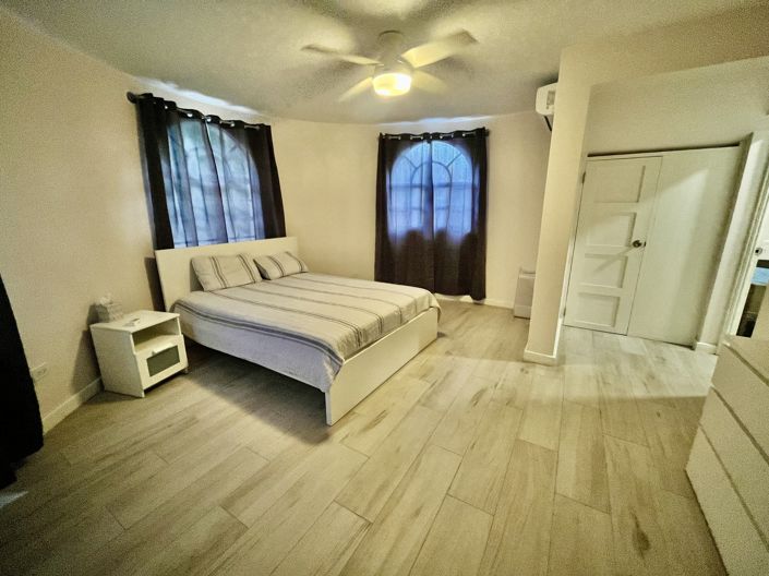 Image No.17-5 Bed House for sale