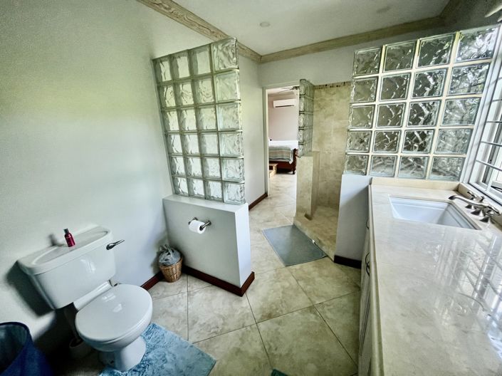 Image No.8-5 Bed House for sale