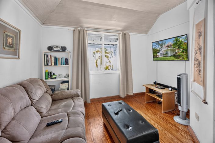 Image No.11-3 Bed House for sale