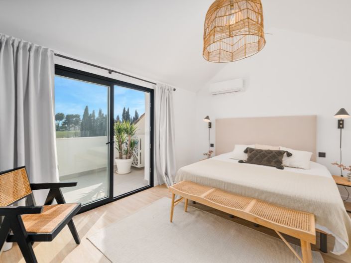Image No.10-3 Bed House for sale