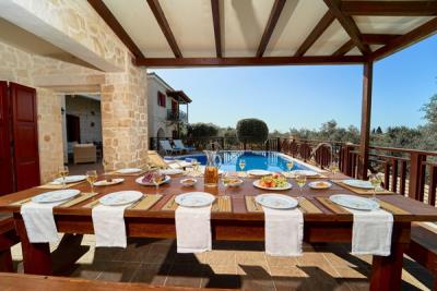 295-01800outdoordining-20210531030310