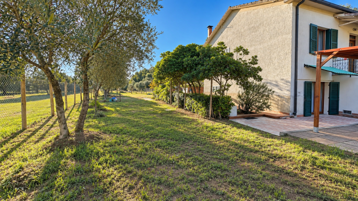 Image No.28-2 Bed Semi-Detached for sale