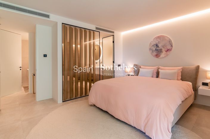 Image No.8-2 Bed Flat for sale