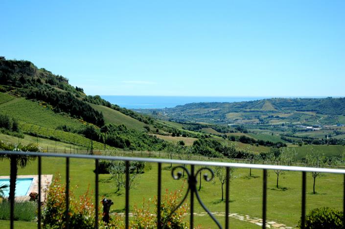 Image No.36-4 Bed Country House for sale