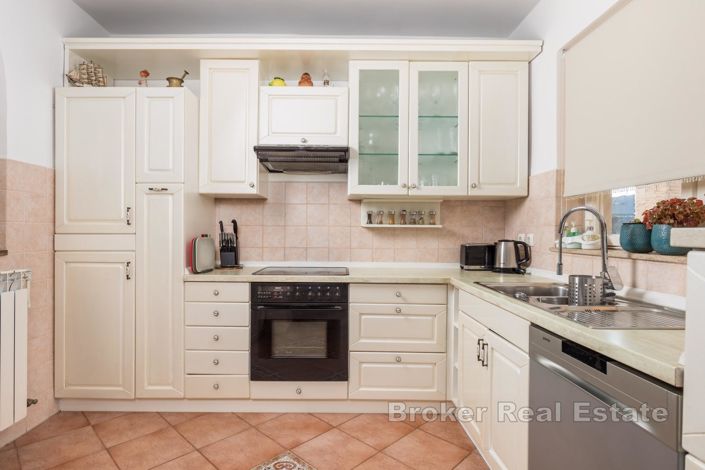 Image No.11-9 Bed Villa for sale