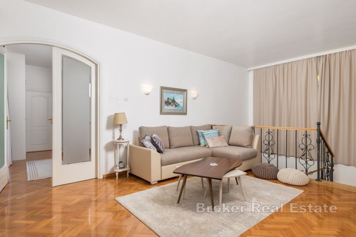 Image No.15-9 Bed Villa for sale
