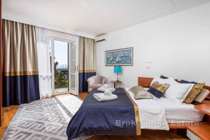Image No.20-9 Bed Villa for sale
