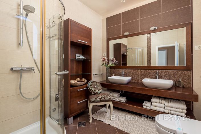 Image No.21-9 Bed Villa for sale