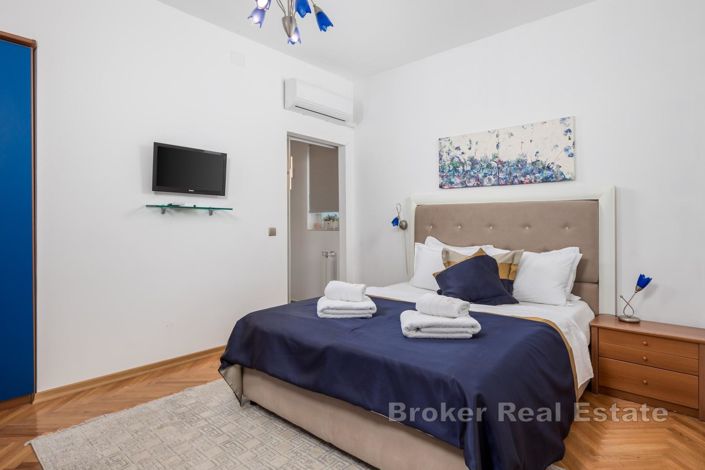 Image No.22-9 Bed Villa for sale