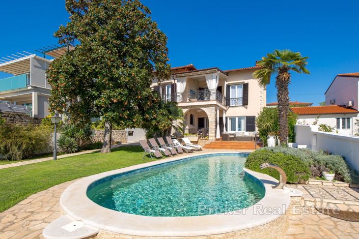 Image No.3-9 Bed Villa for sale