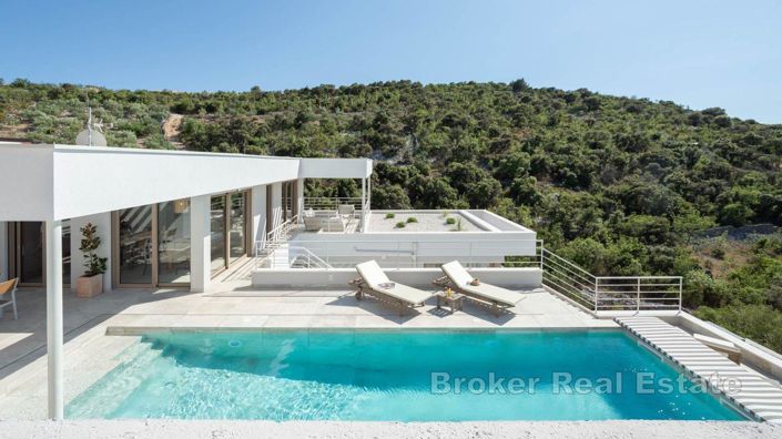 Image No.2-4 Bed Villa for sale