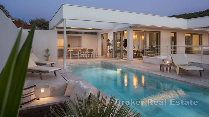 Image No.4-4 Bed Villa for sale