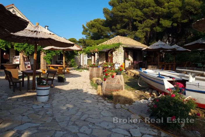 Image No.2-8 Bed Commercial for sale