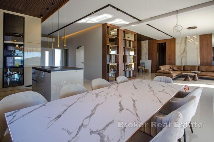 Image No.10-6 Bed Villa for sale