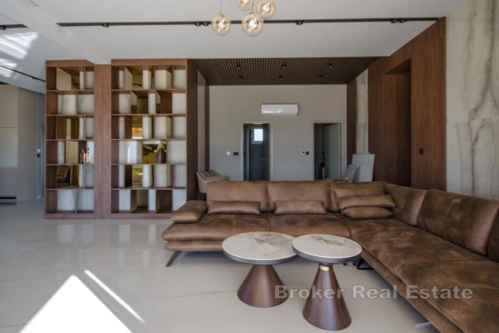 Image No.11-6 Bed Villa for sale