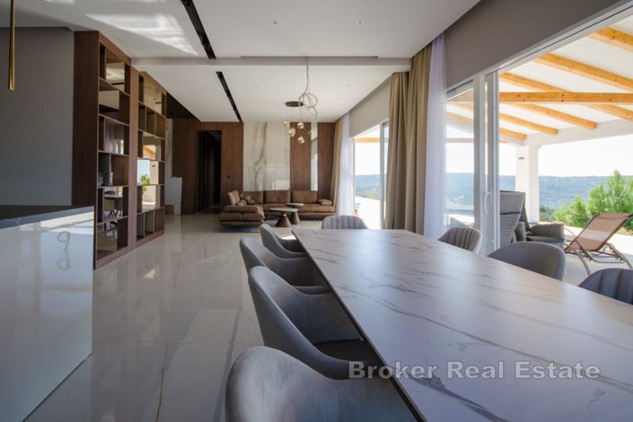Image No.12-6 Bed Villa for sale