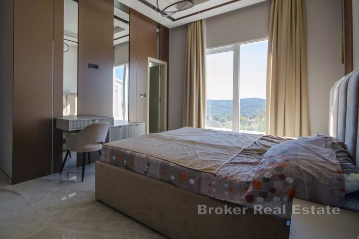 Image No.14-6 Bed Villa for sale