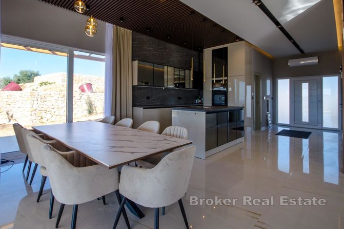 Image No.8-6 Bed Villa for sale