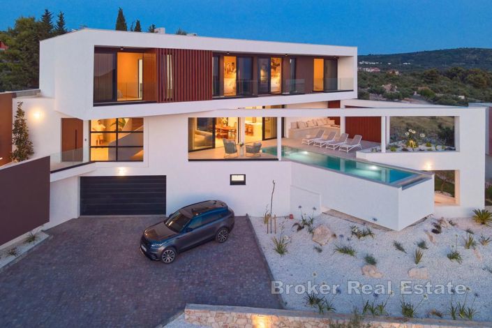 Image No.2-5 Bed Villa for sale