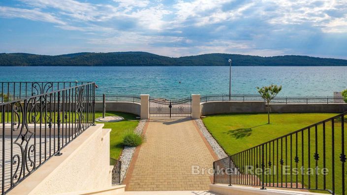 Image No.2-Villa de 7 chambres à vendre à Sibenik