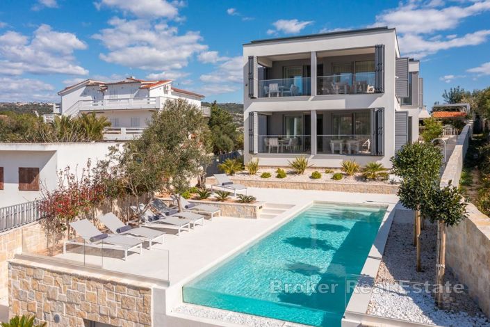 Image No.2-6 Bed Villa for sale
