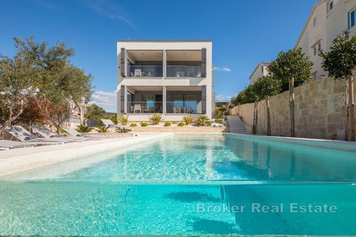 Image No.4-6 Bed Villa for sale