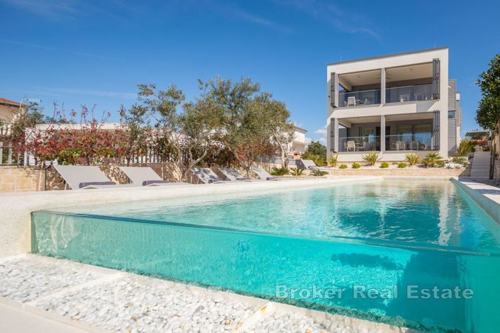 Image No.7-6 Bed Villa for sale