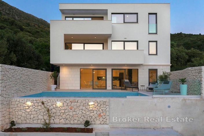 Image No.3-4 Bed Villa for sale