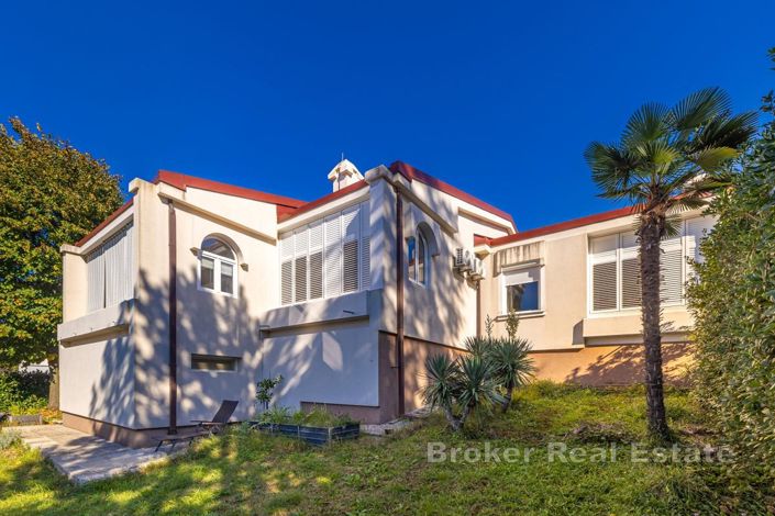 Image No.2-4 Bed Villa for sale