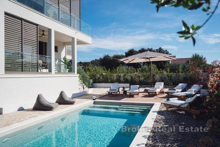 Image No.3-4 Bed Villa for sale