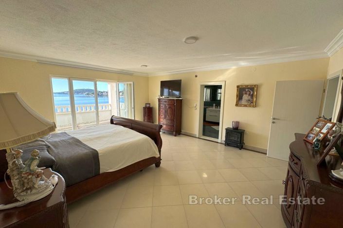 Image No.10-5 Bed Villa for sale
