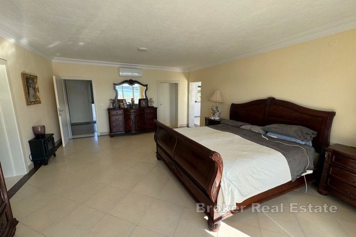 Image No.12-5 Bed Villa for sale