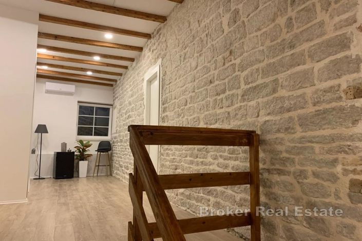 Image No.12-9 Bed Villa for sale