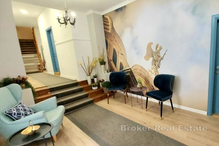 Image No.7-9 Bed Villa for sale