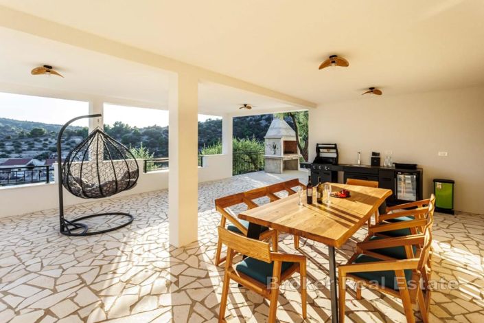 Image No.11-7 Bed Villa for sale