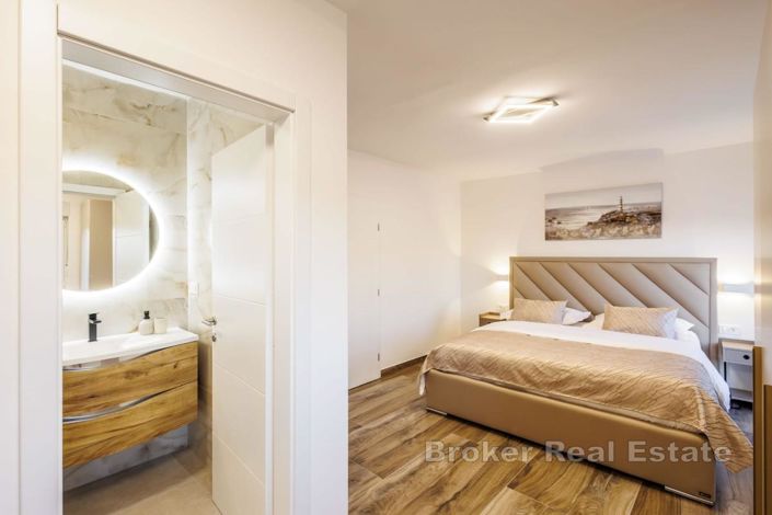 Image No.15-7 Bed Villa for sale