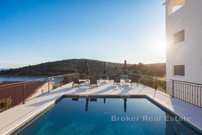 Image No.4-7 Bed Villa for sale