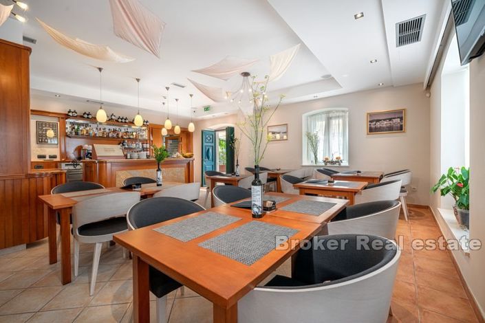 Image No.2-9 Bed Villa for sale
