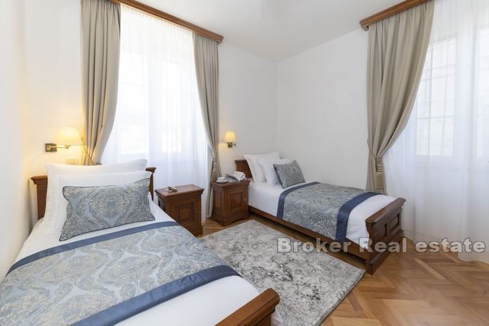 Image No.6-9 Bed Villa for sale