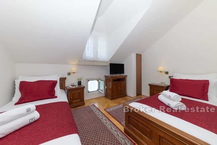 Image No.8-9 Bed Villa for sale