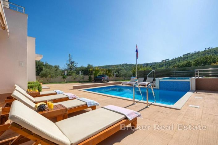 Image No.2-4 Bed Villa for sale