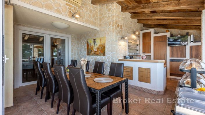 Image No.12-6 Bed Villa for sale