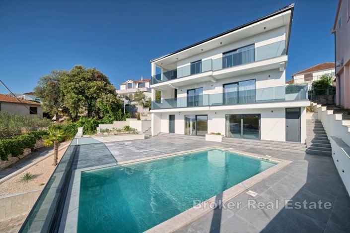 Image No.2-4 Bed Villa for sale
