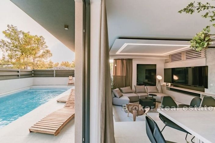 Image No.2-4 Bed Villa for sale