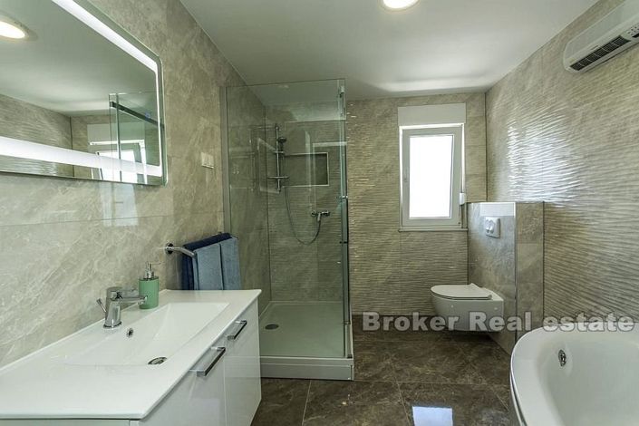 Image No.10-10 Bed Villa for sale