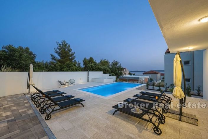 Image No.14-10 Bed Villa for sale